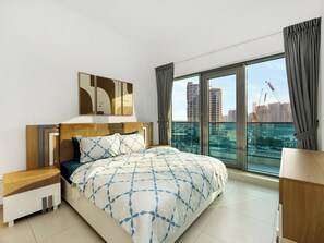 2 bedrooms, iron/ironing board, free WiFi, bed sheets - Luxury 2BR near Burj Khalifa with Rooftop Pool, City & Canal Views, Free Parking (Dubai)
