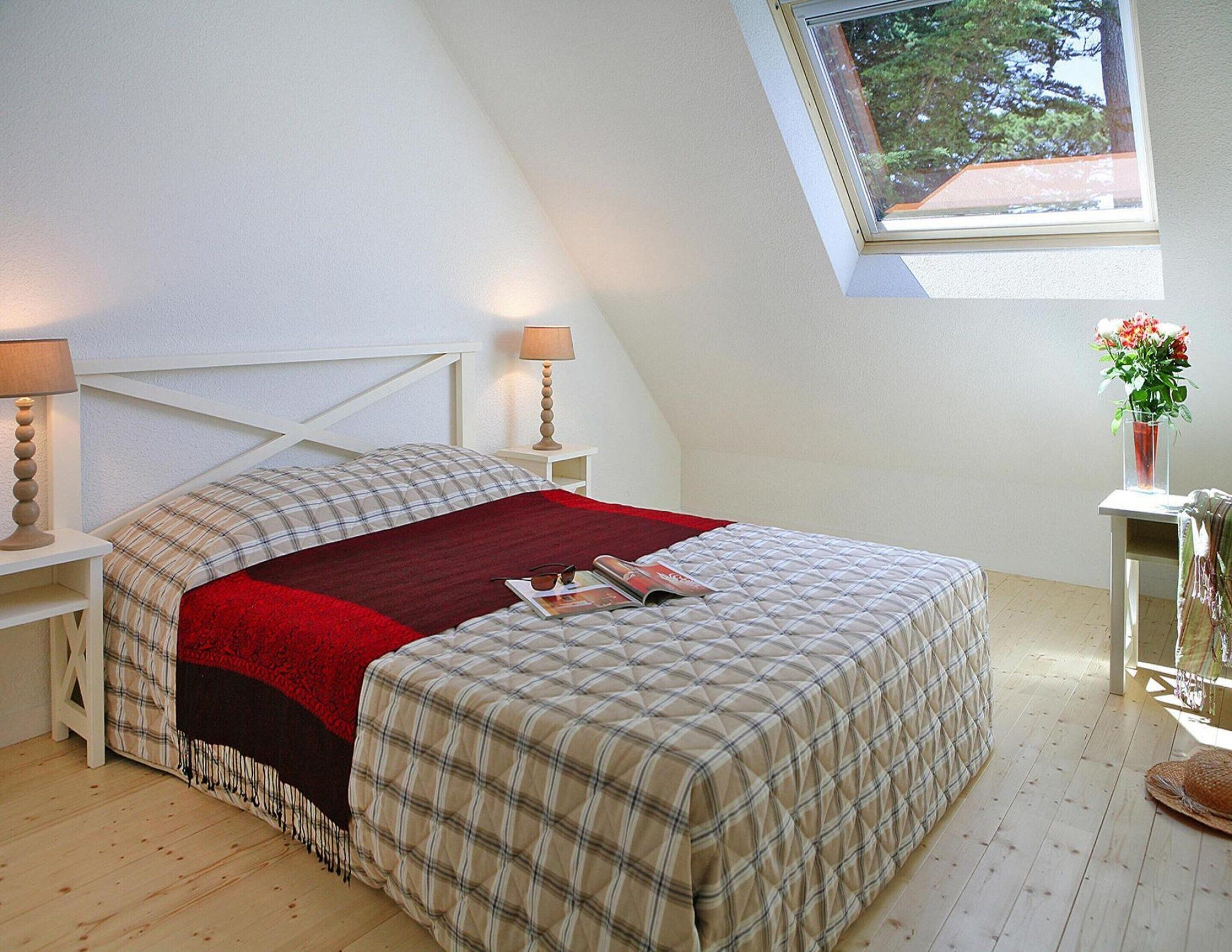 1 bedroom, individually furnished