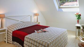 1 bedroom, individually furnished
