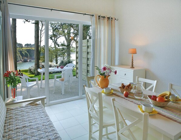 Apartment | Dining