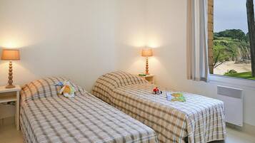 1 bedroom, individually furnished