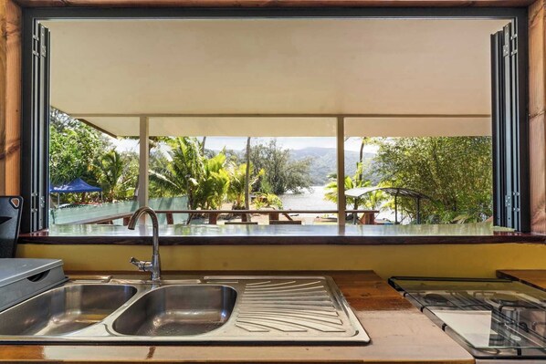 Mikrobølgeovn, ovn, kogeplade, kaffe-/temaskine