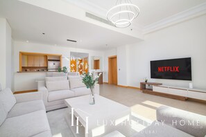 Apartment, Balcony, City View | Living area