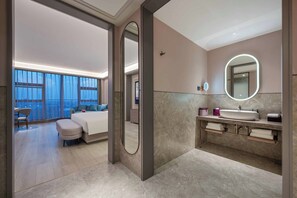 Habitació executiva, 1 llit de matrimoni gran | Cobrellits, minibar gratuït i escriptori 