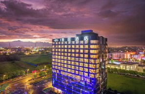 Front of property - Mercure Nantong Suxitong Riverside (Nantong)
