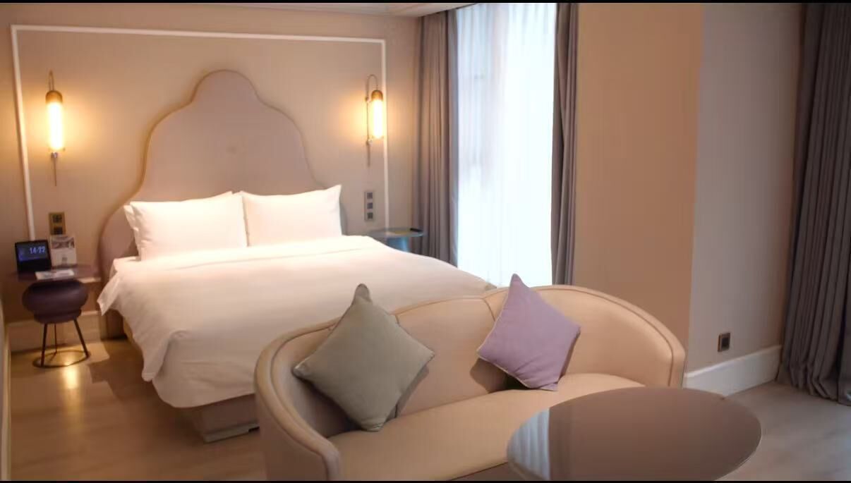 Deluxe Room, 1 King Bed