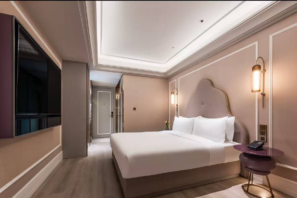 Standard Room, 1 King Bed