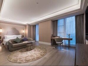 Superior Suite, 1 King Bed - Mercure Shanghai Waigaoqiao Free Trade Zone (Shanghai)