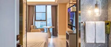 Privilege, Business Room, 1 King Bed | Soundproofing