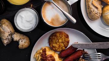 Daily buffet breakfast (HUF 6000 per person)