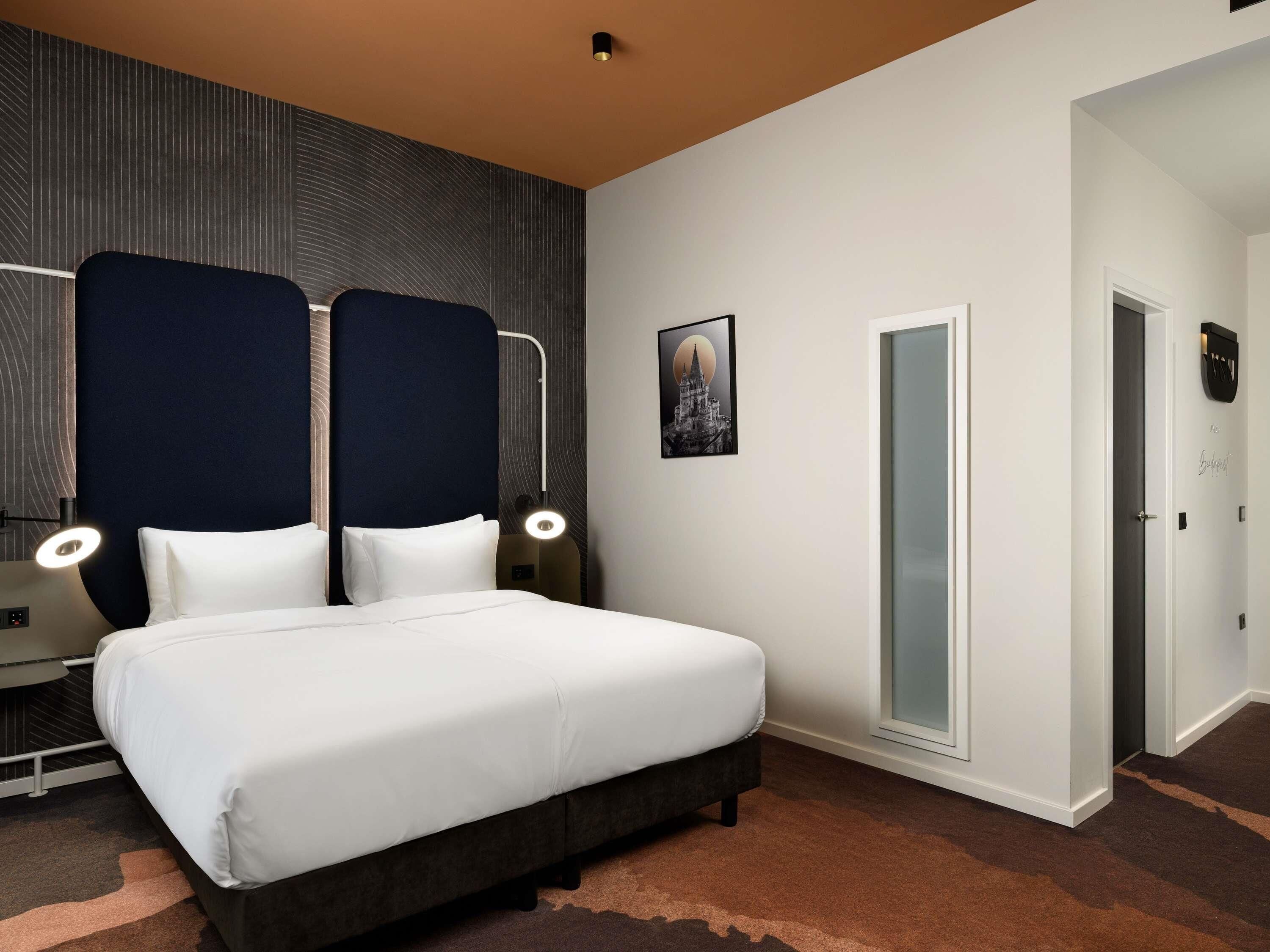 Cortinas blackout, wifi gratis y ropa de cama 