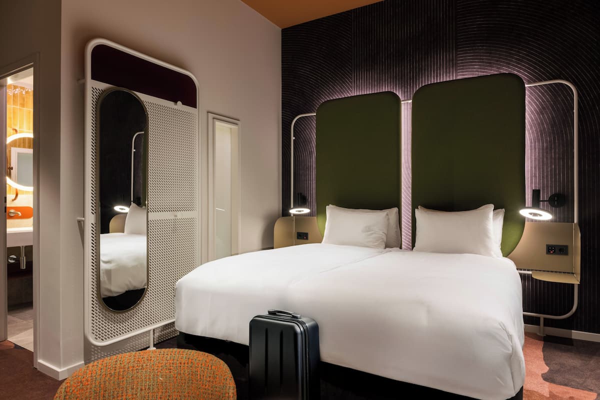 Blackout curtains, free WiFi, bed sheets