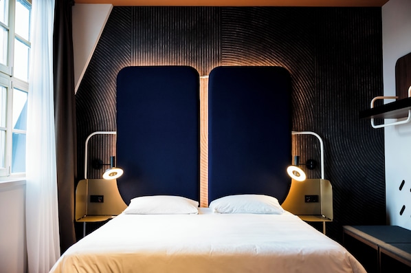 Blackout curtains, free WiFi