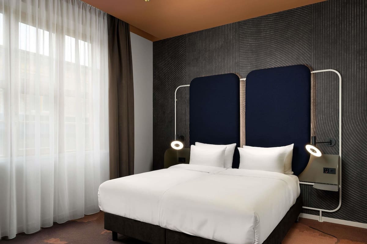 MörklÀggningsgardiner, ljudisolering, gratis wi-fi och sÀngklÀder