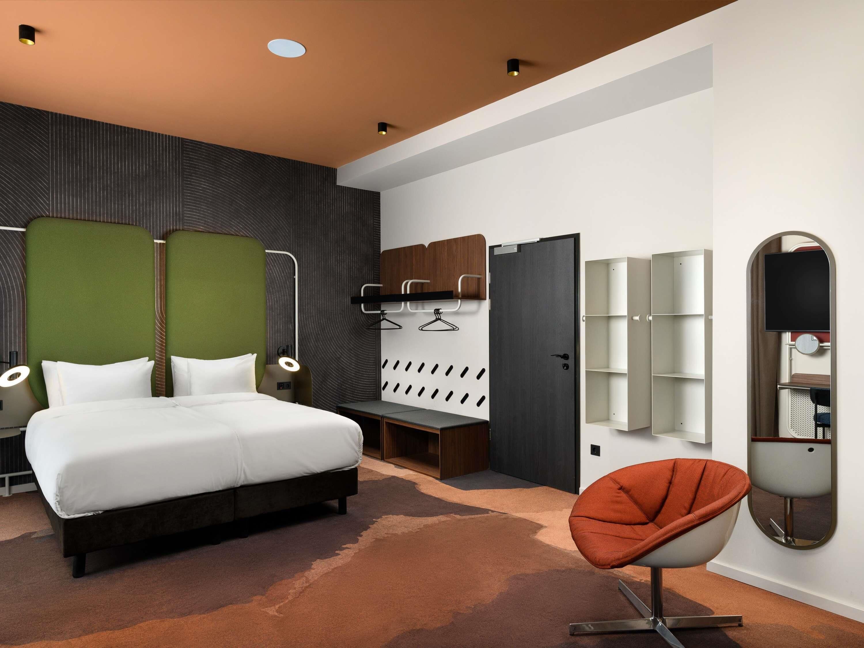 Cortinas blackout, wifi gratis y ropa de cama 