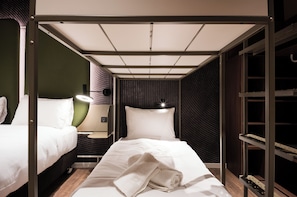 Blackout drapes, free WiFi, bed sheets