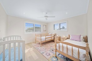 5 habitaciones, escritorio, tabla de planchar con plancha y wifi 