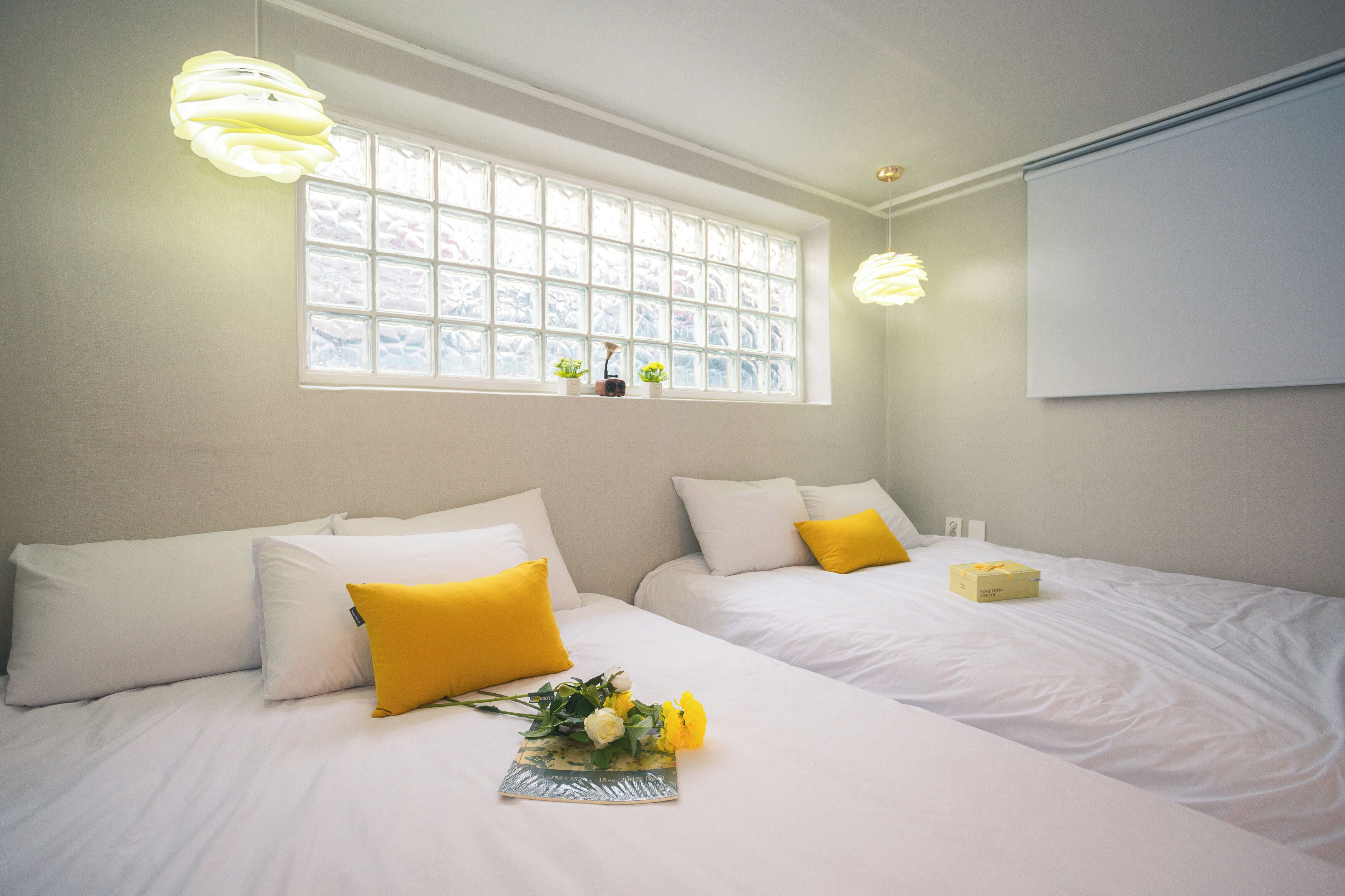 2 bedrooms, iron/ironing board, internet, bed sheets