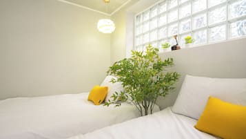 2 bedrooms, iron/ironing board, internet, bed sheets