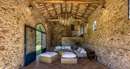 Villa 'Romana Restaurada Entre' with Mountain View, Private Pool and Wi-Fi