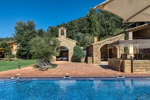 Pool - Villa 'Romana Restaurada Entre' with Mountain View, Private Pool and Wi-Fi (Girona)