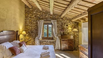 9 habitaciones, tabla de planchar con plancha, wifi y ropa de cama