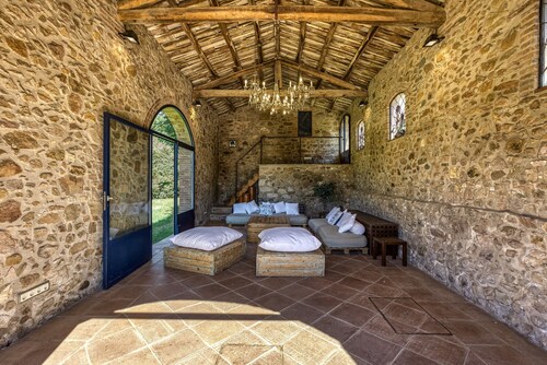 Villa 'Romana Restaurada Entre' with Mountain View, Private Pool and Wi-Fi