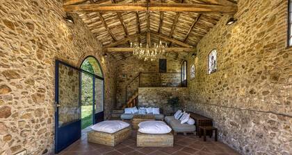 Villa 'Romana Restaurada Entre' with Mountain View, Private Pool and Wi-Fi