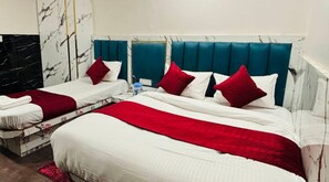 Triple Room | Desk, rollaway beds, free WiFi, bed sheets - Hotel Vin Inn (New Delhi)