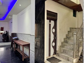 Lobby - Hotel Bhavna Bhawan 800 m from Prem Mandir (Vrindavan)