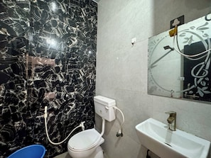 Ducha, toallas, jabón, shampoo