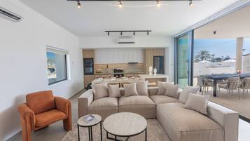 Villa, 5 Bedrooms, Private Pool, Garden View | Living room