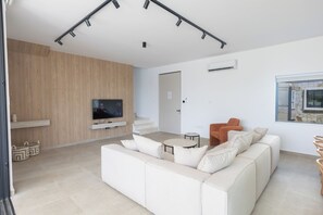 Villa, 5 habitaciones, piscina privada, vistas al jardín | Sala de estar