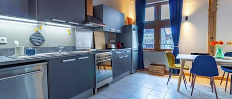 Fridge, microwave, oven, stovetop