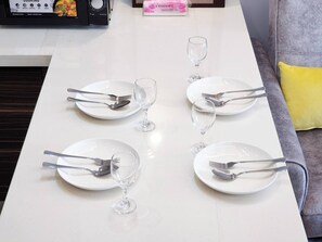 คอนโด, 1 ห้องนอน, พร้อมสิ่งอำนวยความสะดวกสำหรับผู้พิการ, ระเบียง | ร้านอาหาร