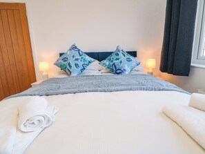 3 bedrooms, individually decorated, individually furnished, free WiFi - Sea's The Day (Filey)