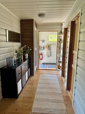 Cabin, 5 Bedrooms, Smoking, Patio | Hallway