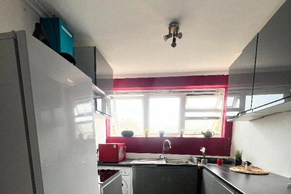 Fridge, microwave, oven, stovetop