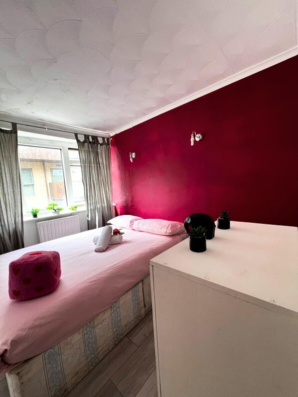 4 habitaciones, wifi gratis y ropa de cama 