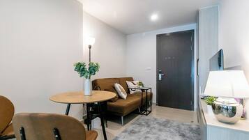 Shared Dormitory, 1 Bedroom, Balcony | Living room