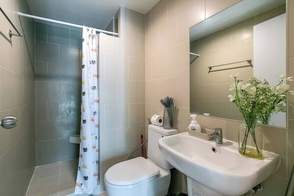 Shared Dormitory, 1 Bedroom, Balcony | Bathroom amenities - Room-tc Contel at Bts Samrong (Samut Prakan)
