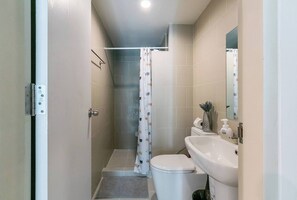 Shared Dormitory, 1 Bedroom, Balcony | Bathroom - Room-tc Contel at Bts Samrong (Samut Prakan)