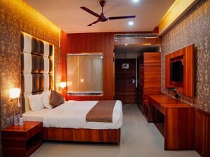 Luxury Room | Laptop workspace, free WiFi