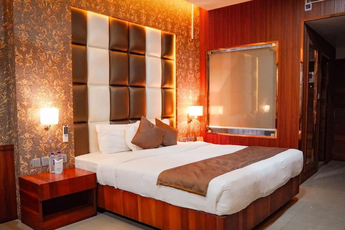 Luxury Room | Laptop workspace, free WiFi