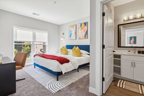 2 bedrooms, desk, iron/ironing board, travel crib