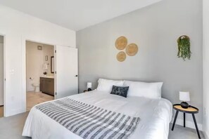 2 bedrooms, desk, iron/ironing board, WiFi