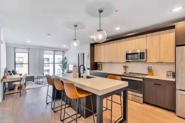 Fridge, microwave, oven, stovetop