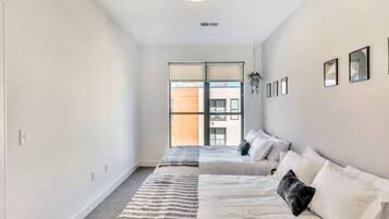 2 bedrooms, desk, iron/ironing board, WiFi