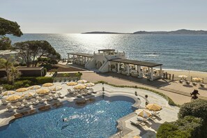 Outdoor pool, pool umbrellas, sun loungers
