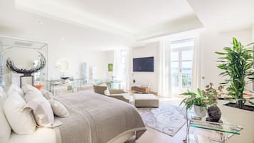 Hypo-allergenic bedding, in-room safe, individually decorated